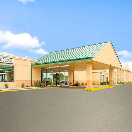 Travelodge By Wyndham Lincoln Airport I-80 Bagian luar foto