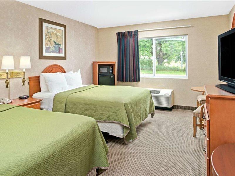 Travelodge By Wyndham Lincoln Airport I-80 Bagian luar foto
