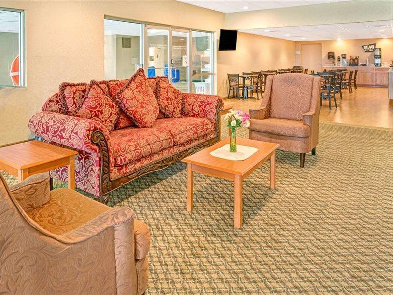 Travelodge By Wyndham Lincoln Airport I-80 Bagian luar foto