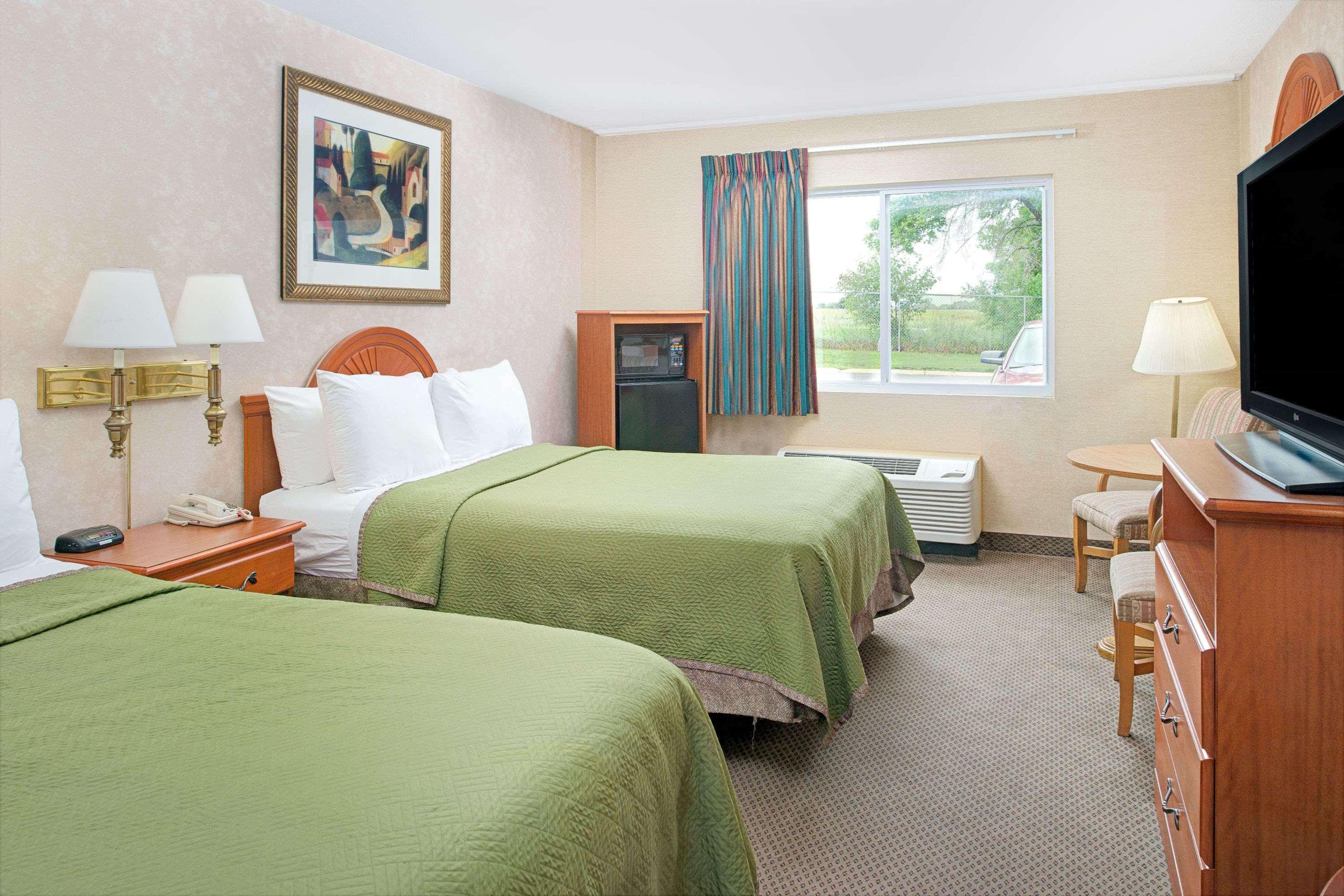 Travelodge By Wyndham Lincoln Airport I-80 Bagian luar foto