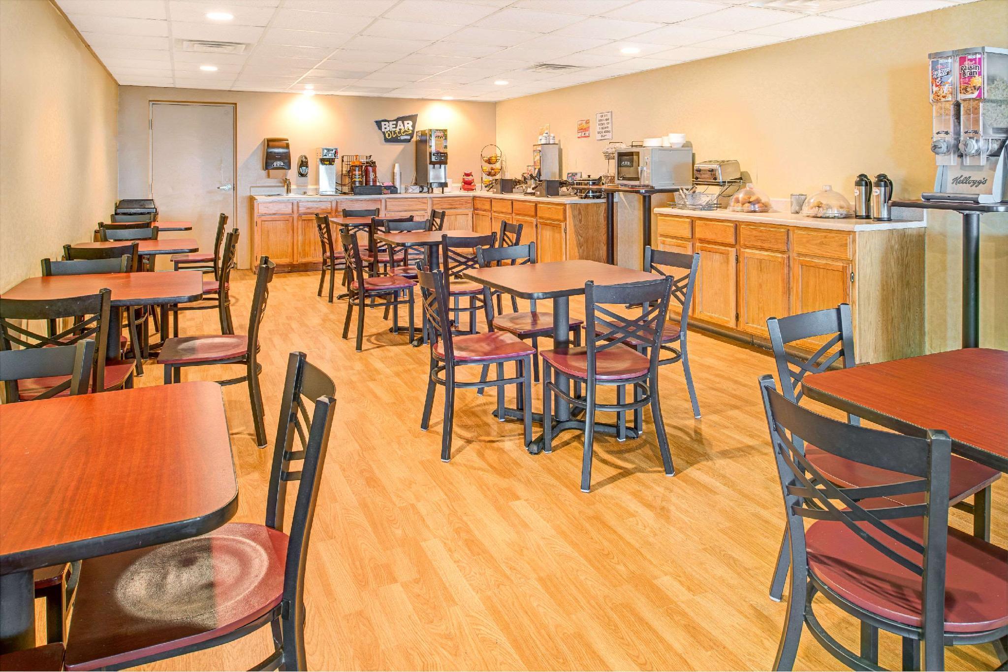Travelodge By Wyndham Lincoln Airport I-80 Bagian luar foto