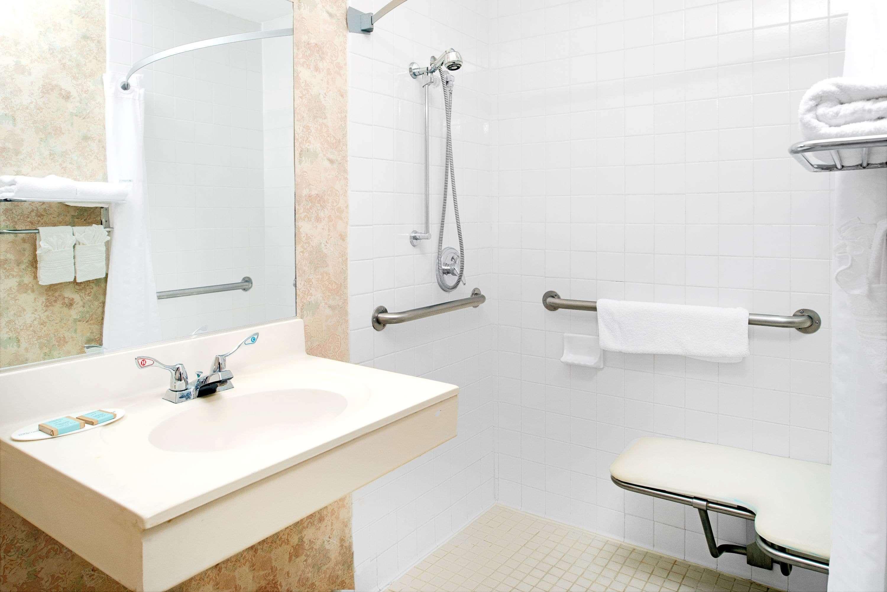 Travelodge By Wyndham Lincoln Airport I-80 Bagian luar foto