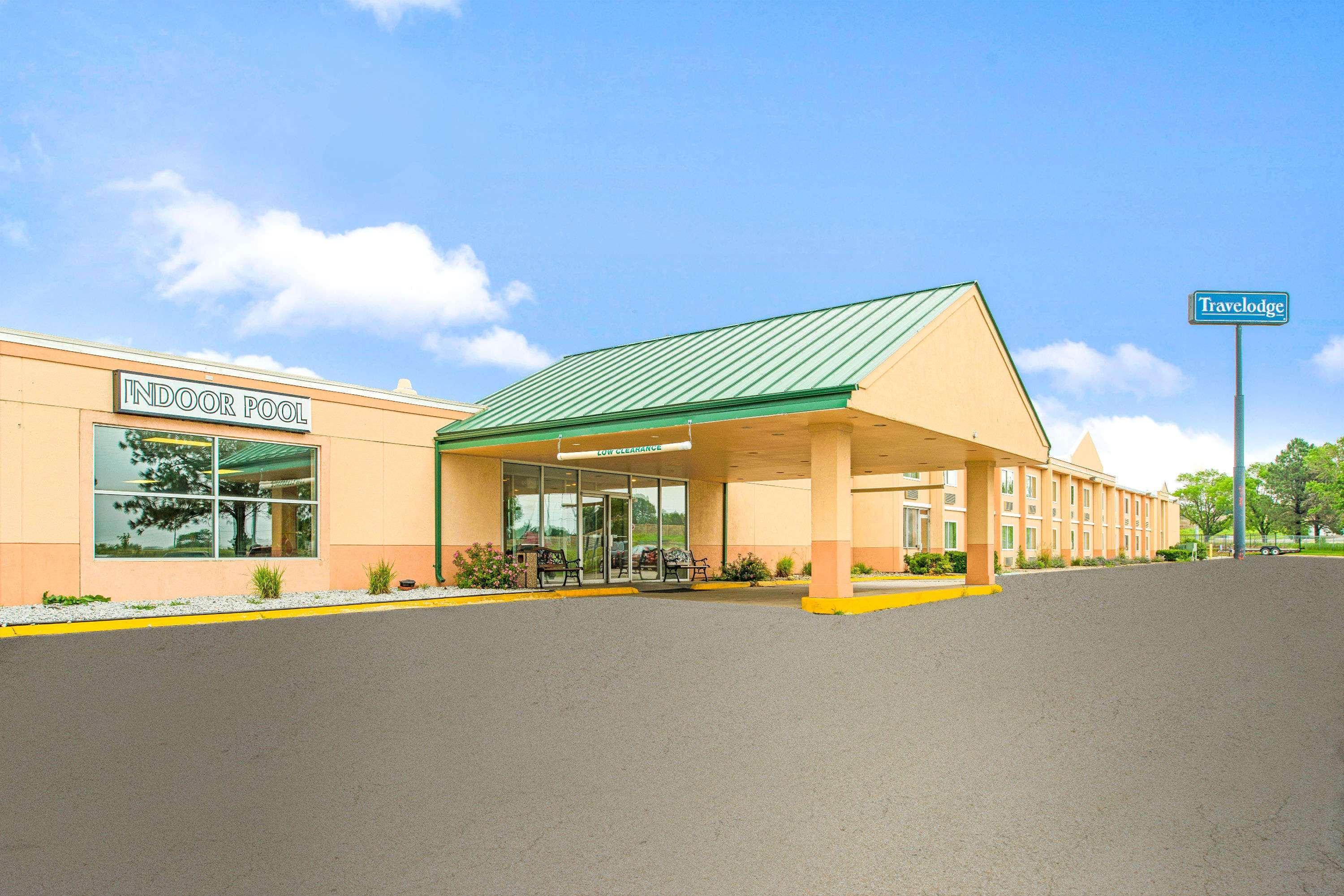 Travelodge By Wyndham Lincoln Airport I-80 Bagian luar foto