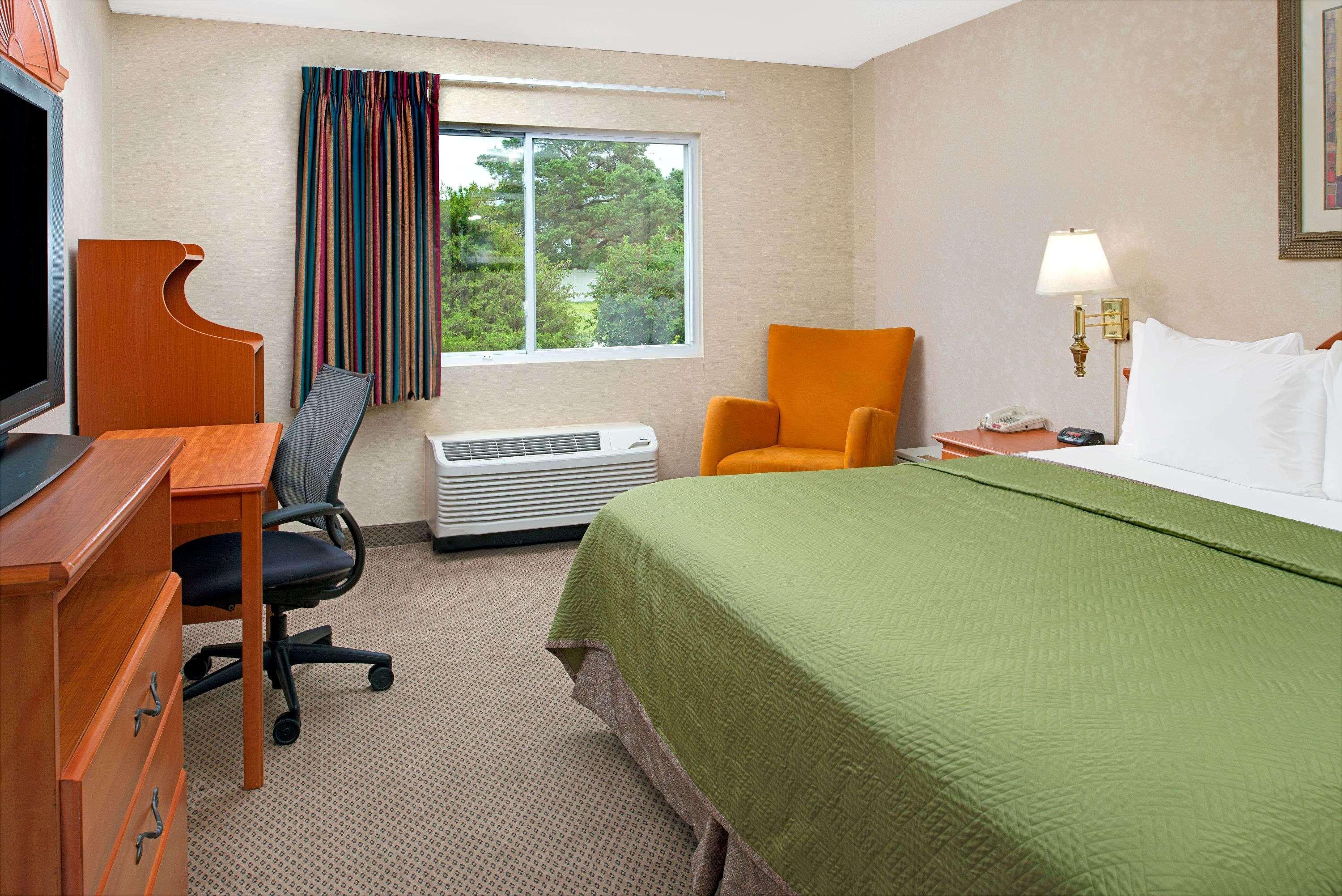 Travelodge By Wyndham Lincoln Airport I-80 Bagian luar foto