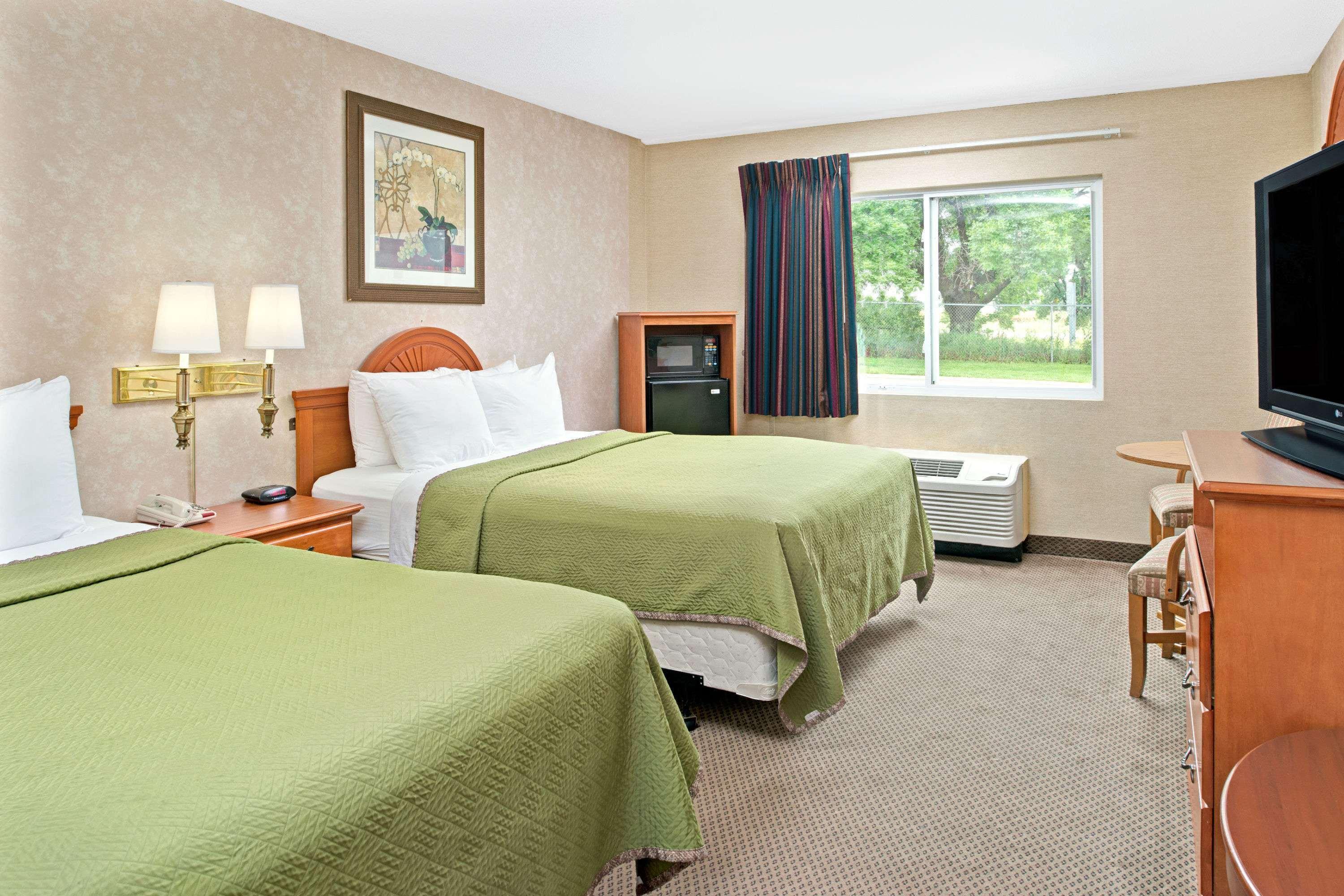 Travelodge By Wyndham Lincoln Airport I-80 Bagian luar foto