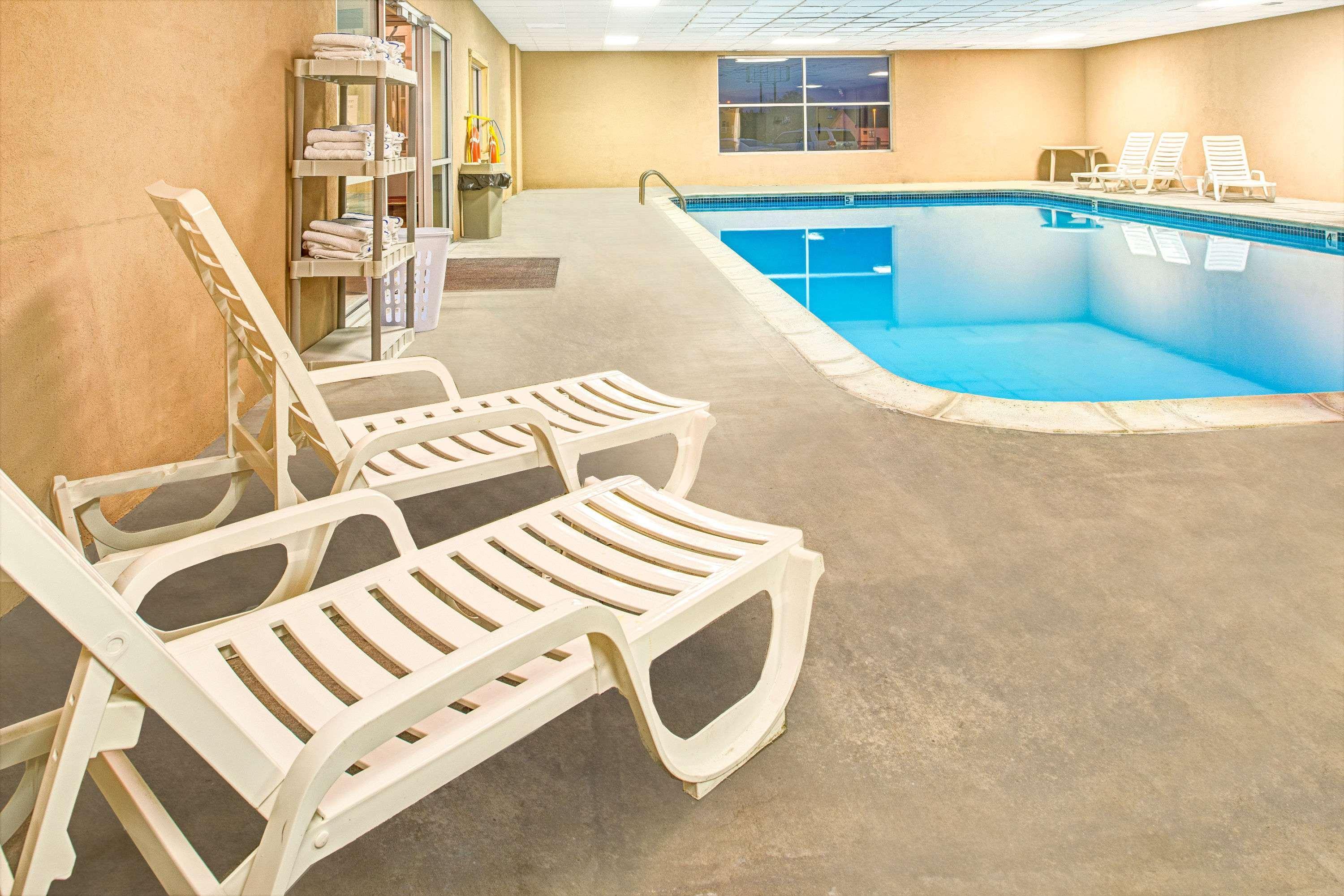 Travelodge By Wyndham Lincoln Airport I-80 Bagian luar foto